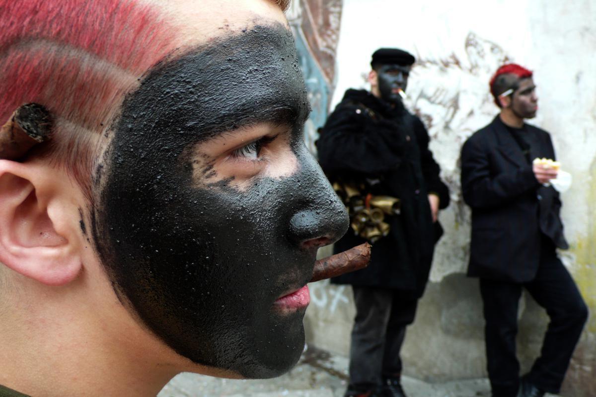 Carnevale Ovodda, la baldoria nel giorno del lutto