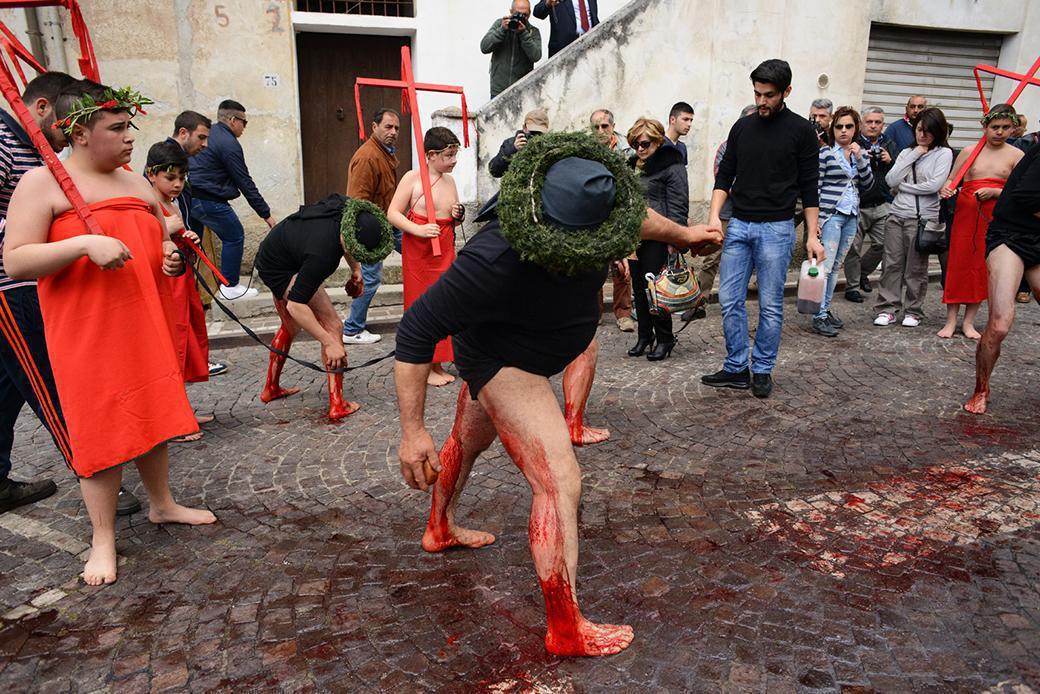 Nocera Terinese: il rito dei Vattienti tra il cardo e la rosa