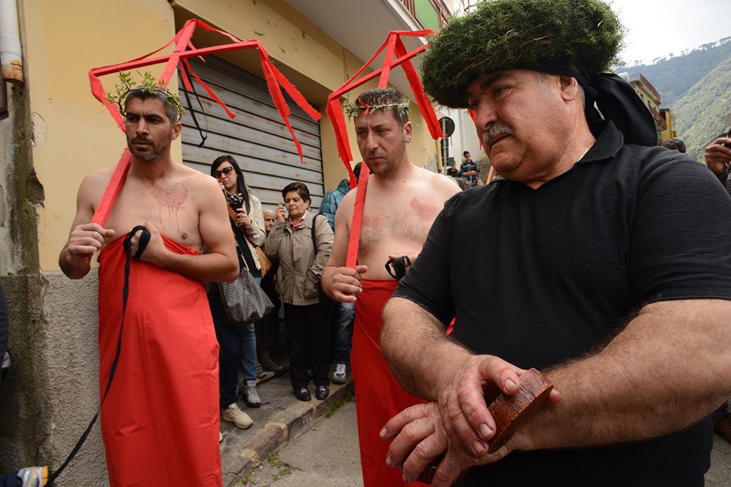 Nocera Terinese: il rito dei Vattienti tra il cardo e la rosa Nocera Terinese: il rito dei Vattienti tra il cardo e la rosa