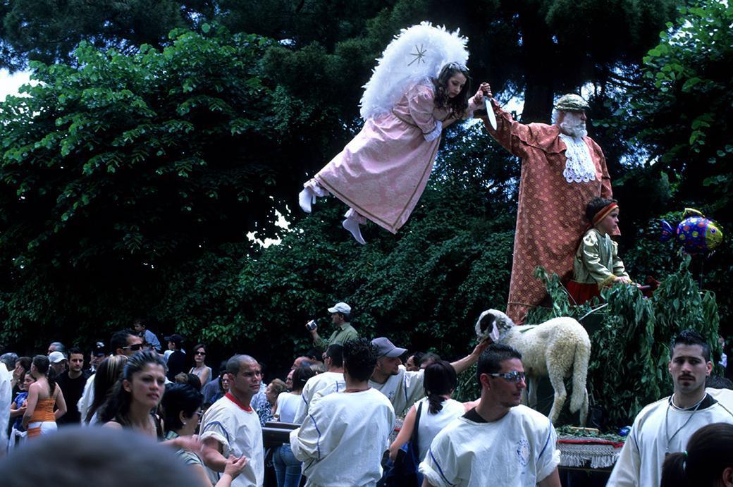 Campobasso, le macchine volanti e la sfilata dei Misteri Campobasso, le macchine volanti e la sfilata dei Misteri