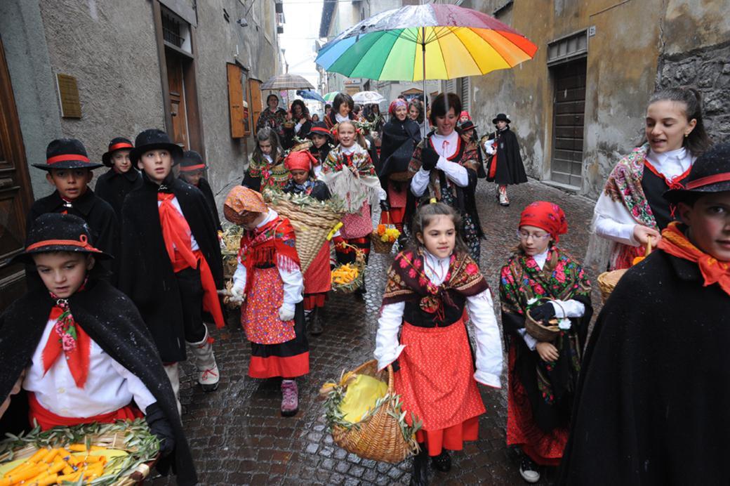 I Pasquali di Bormio: la sfilata dei reparti I Pasquali di Bormio: la sfilata dei reparti