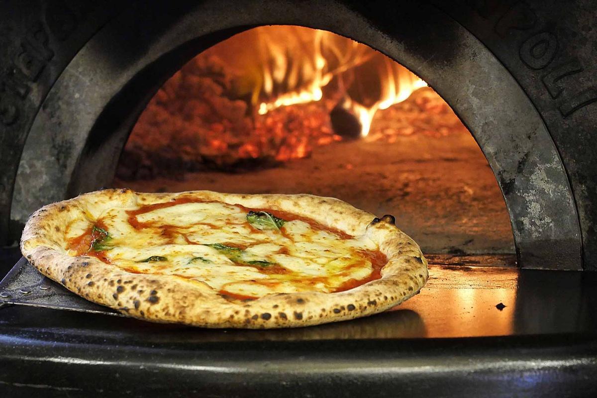 La pizza napoletana, passione, tradizione, modus vivendi La pizza napoletana, passione, tradizione, modus vivendi