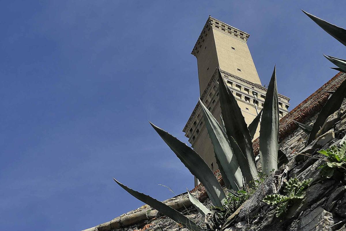 La Lanterna di Genova e il profilo del porto La Lanterna di Genova e il profilo del porto