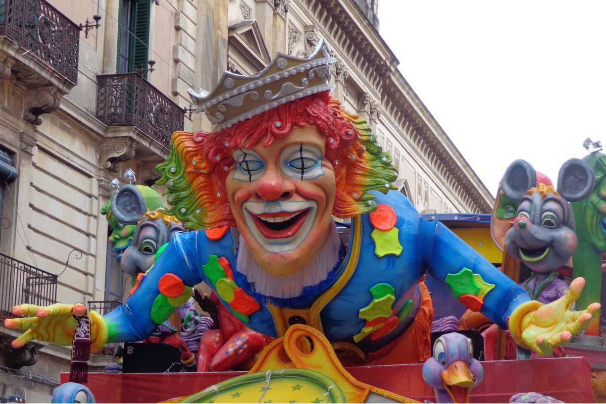 Carnevale di Acireale: il barocco prende vita tra fiori e cartapesta