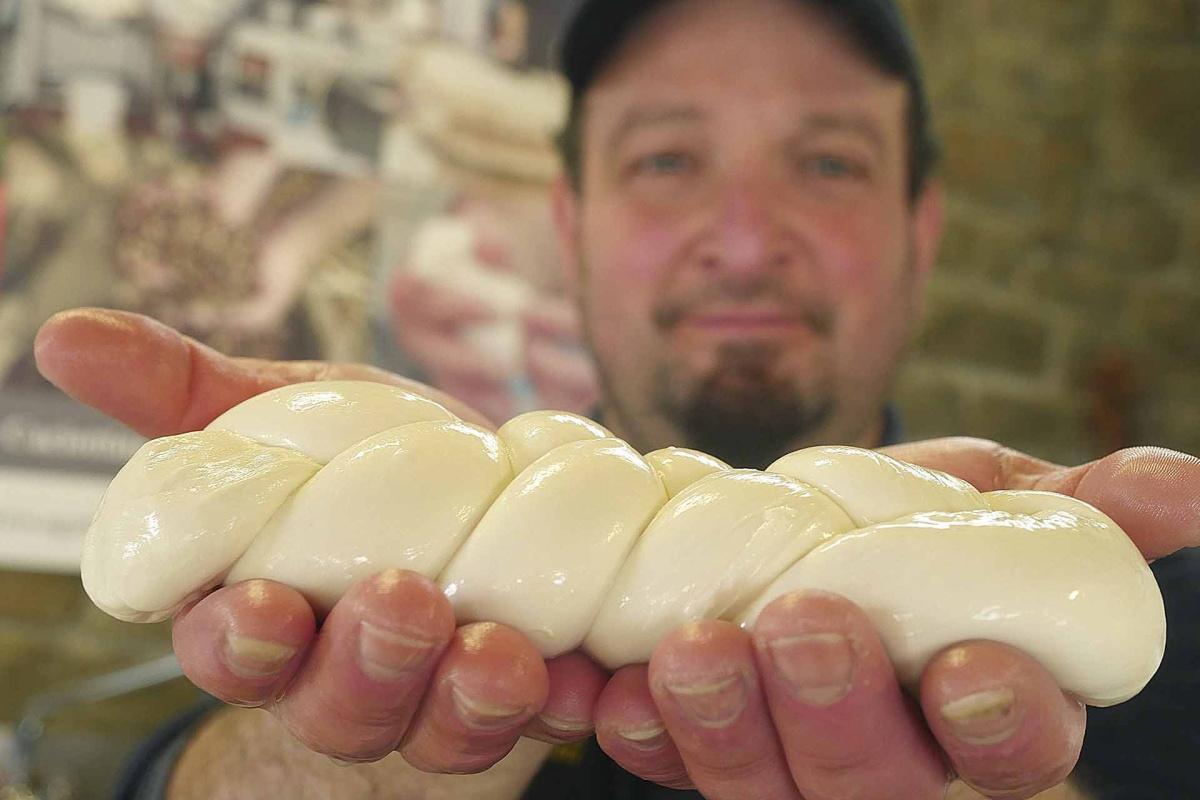 Il Turuziello: l'arte del Provolone del Monaco a Schiazzano Il Turuziello: l'arte del Provolone del Monaco a Schiazzano