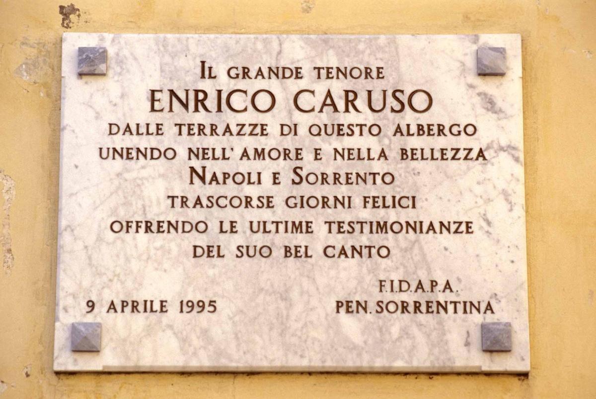 Grand Hotel Excelsior Vittoria: la melodia sospesa sul Golfo Grand Hotel Excelsior Vittoria: la melodia sospesa sul Golfo