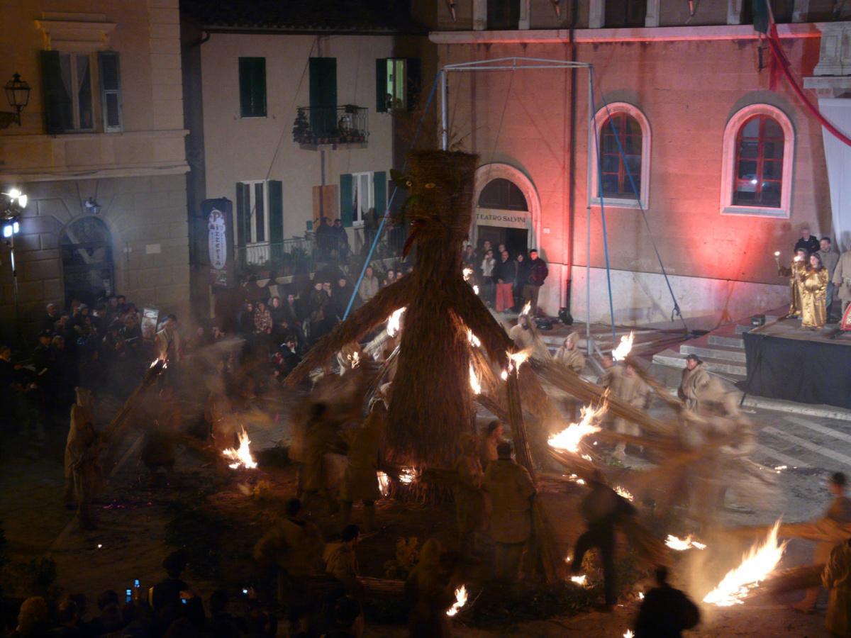 La Torciata di San Giuseppe: il fuoco che libera Pitigliano
