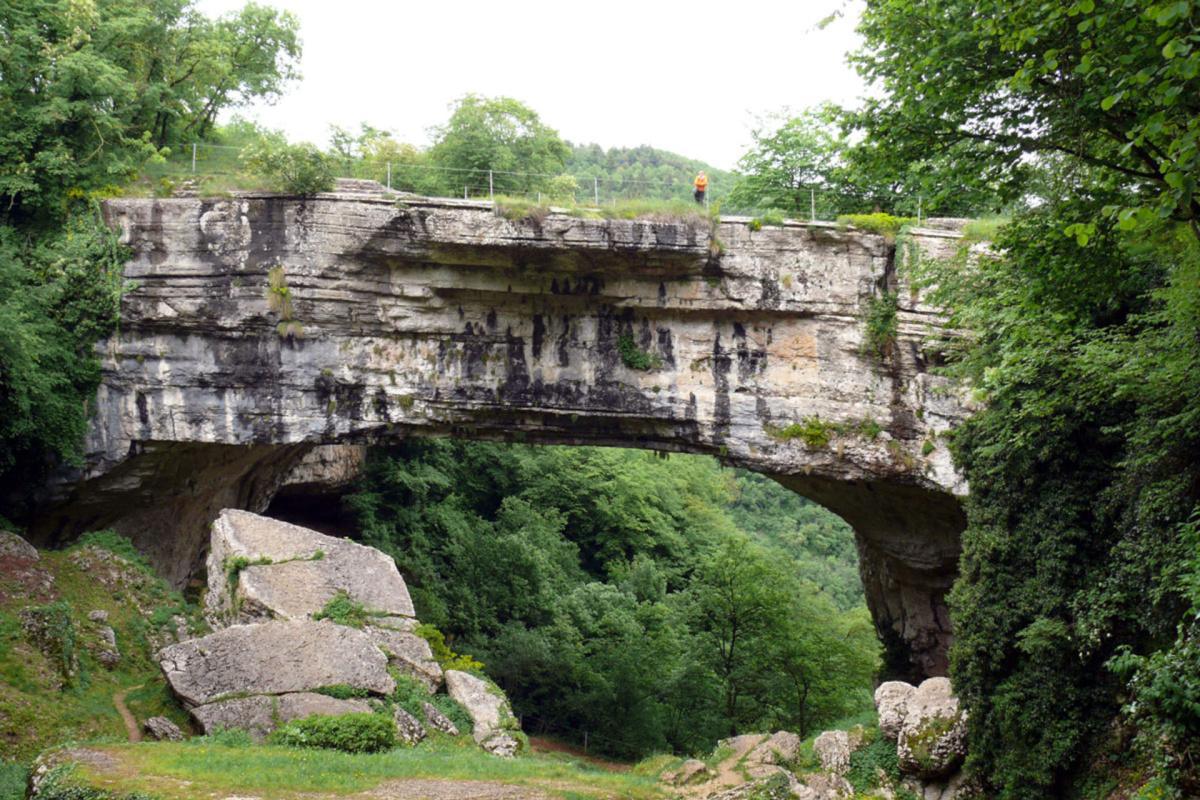 Il Ponte di Veja e il respiro di pietra della Lessinia Il Ponte di Veja e il respiro di pietra della Lessinia