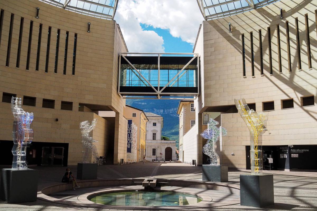 Mart di Rovereto, dove il cemento si apre alla luce del cielo Mart di Rovereto, dove il cemento si apre alla luce del cielo