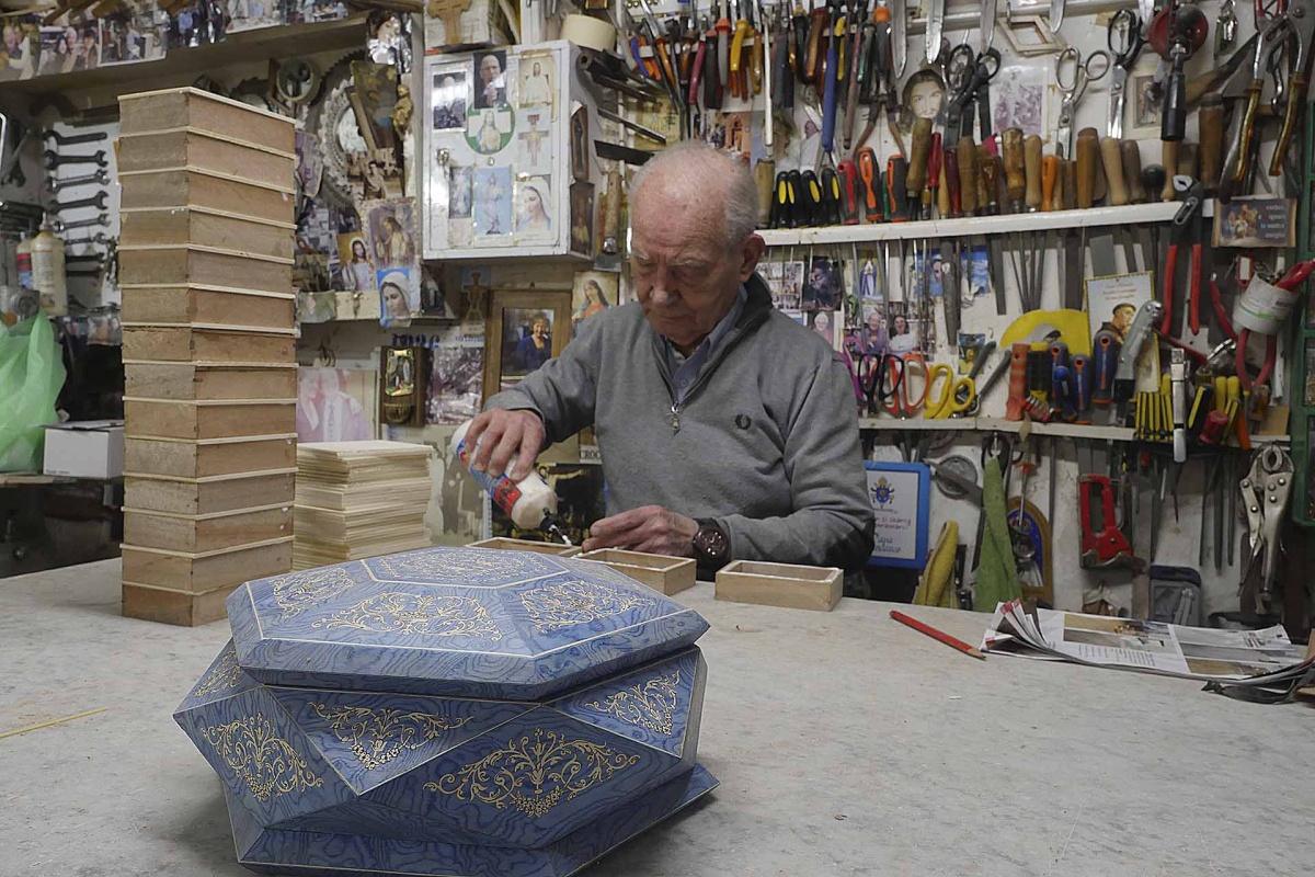 Salvatore Gargiulo: l’arte della tarsia tra i vicoli di Sorrento Salvatore Gargiulo: l’arte della tarsia tra i vicoli di Sorrento