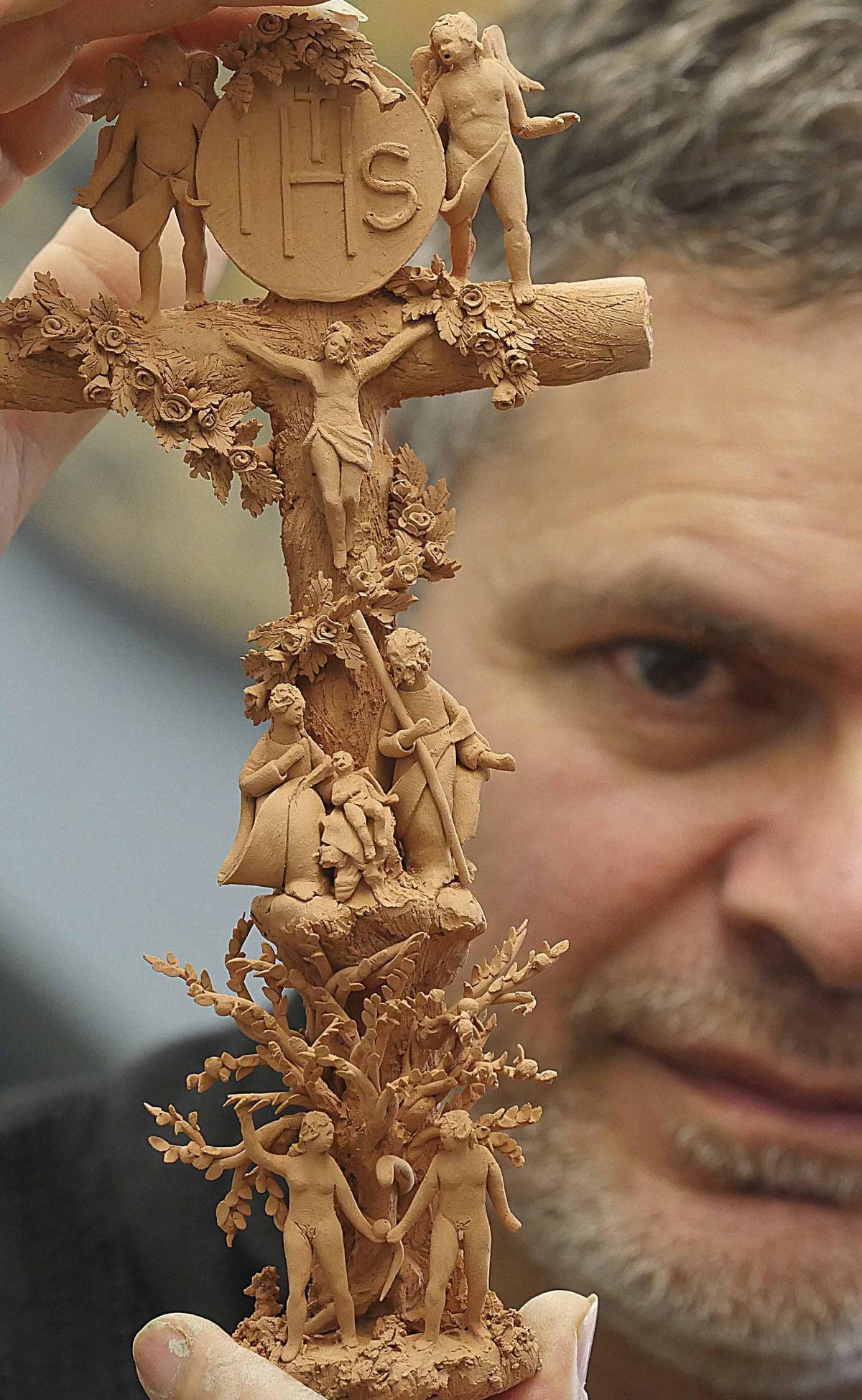 Marcello Aversa: l'universo infinitesimo della terracotta