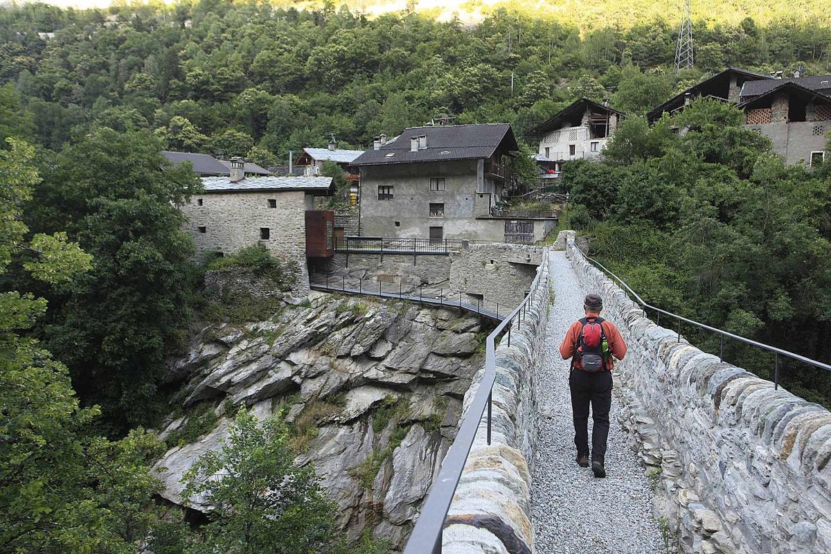 Pont d’Ael - l’ingegneria romana sospesa nel vuoto