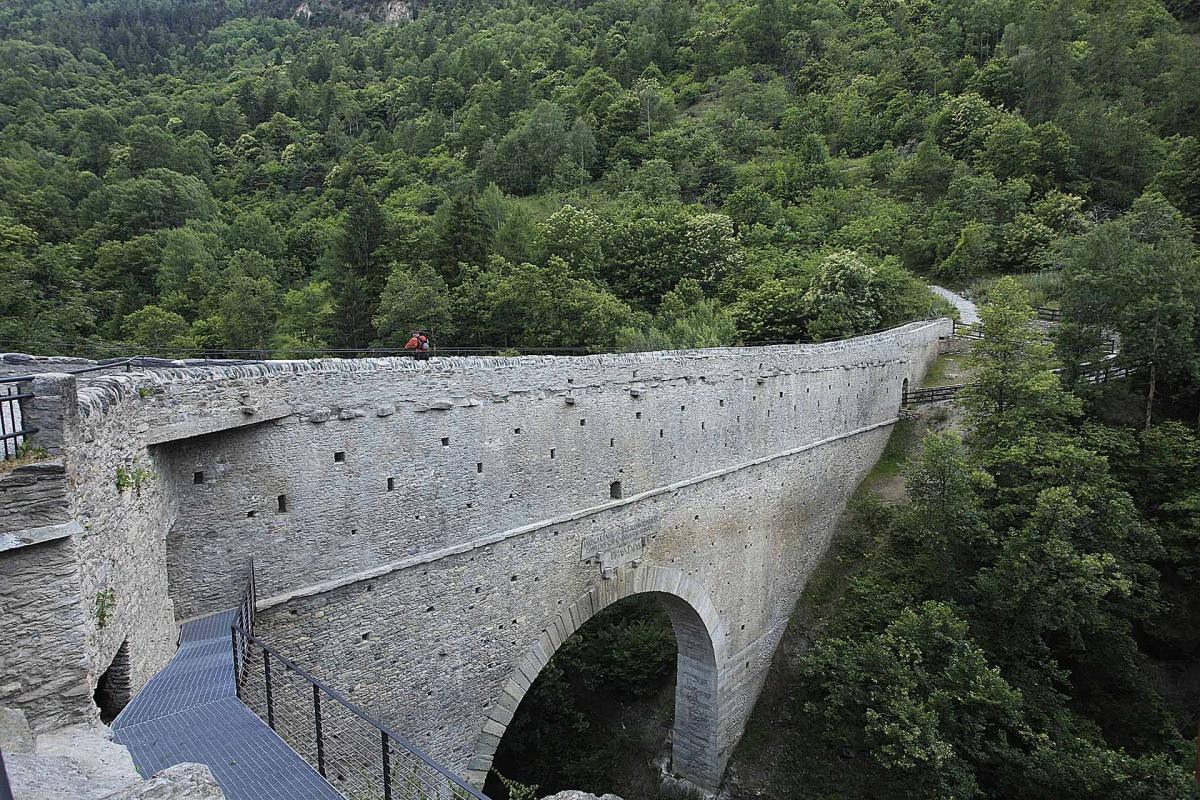 Pont d’Ael - l’ingegneria romana sospesa nel vuoto