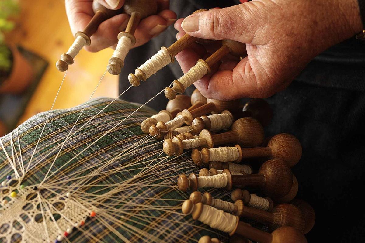 Les Dentellières - l’intreccio ritmico dei fuselli di Cogne Les Dentellières - l’intreccio ritmico dei fuselli di Cogne