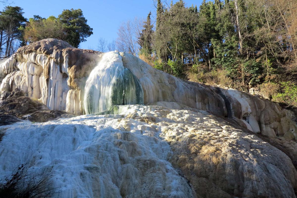 Bagni San Filippo e l’incanto del Fosso Bianco Bagni San Filippo e l’incanto del Fosso Bianco