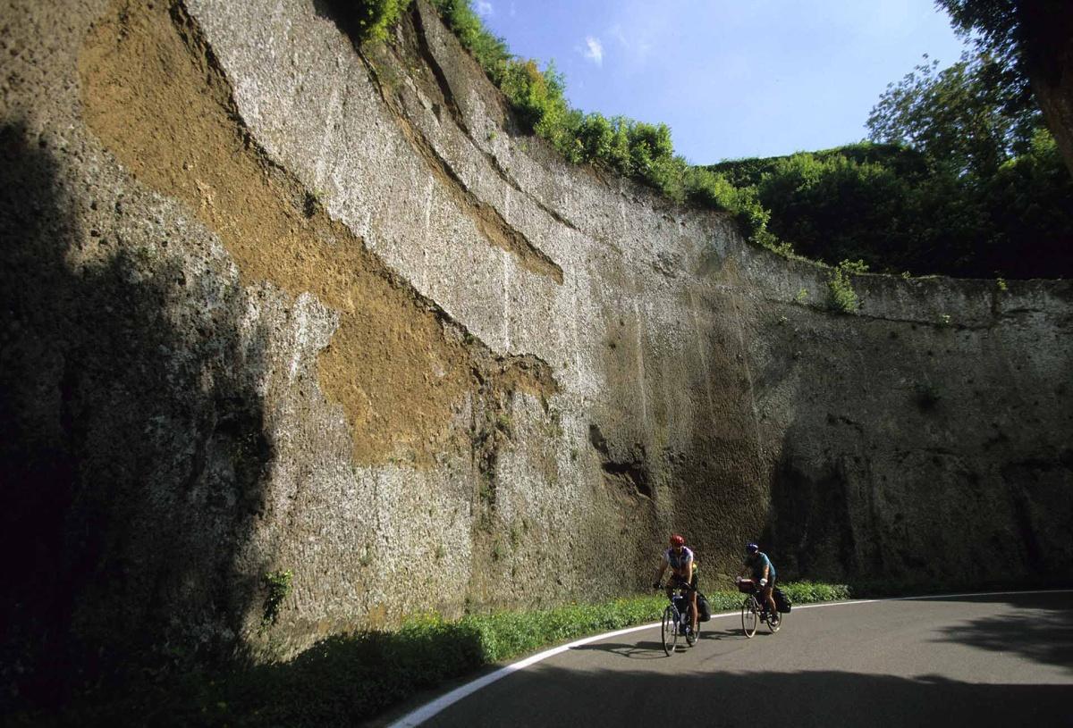 Le città del tufo – viaggio nel tempo seguendo le vie etrusche Le città del tufo – viaggio nel tempo seguendo le vie etrusche