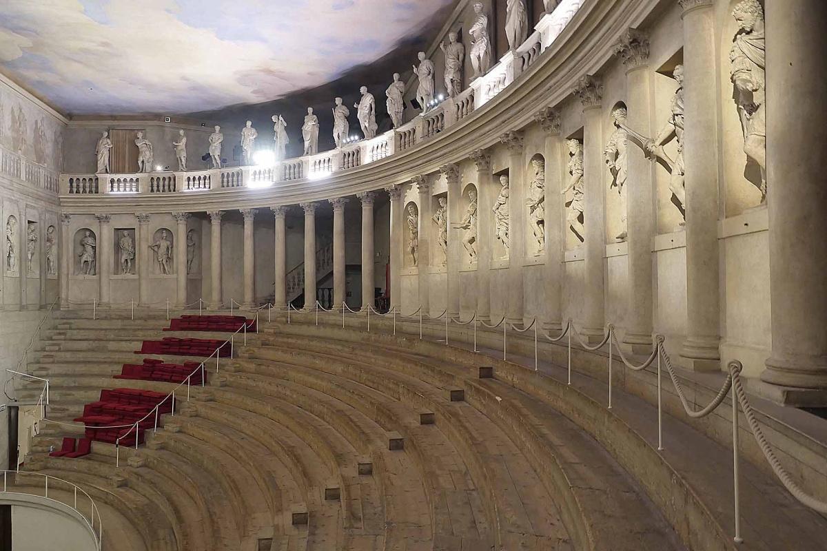 Teatro Olimpico di Vicenza - l’ultimo capolavoro di Palladio. Teatro Olimpico di Vicenza - l’ultimo capolavoro di Palladio.