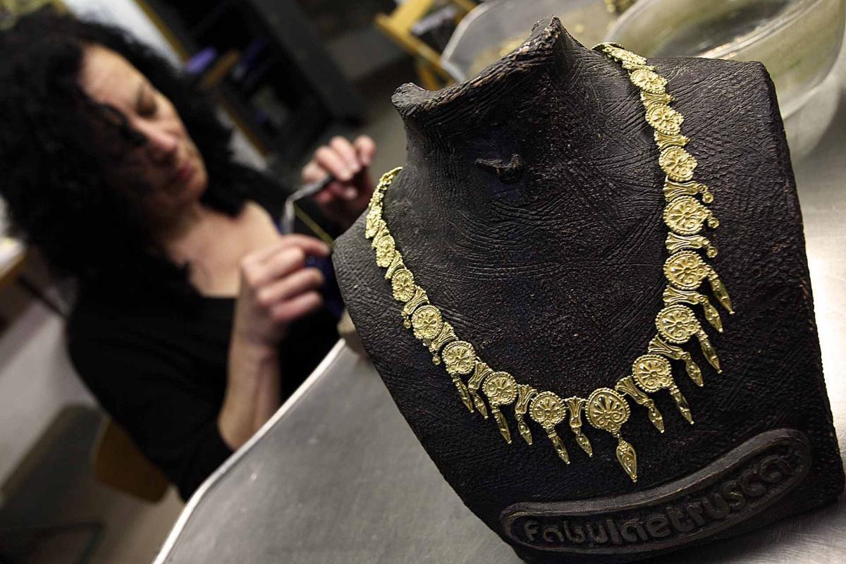 Fabula Etrusca - l’oro di Volterra tra archeologia e maestria Fabula Etrusca - l’oro di Volterra tra archeologia e maestria