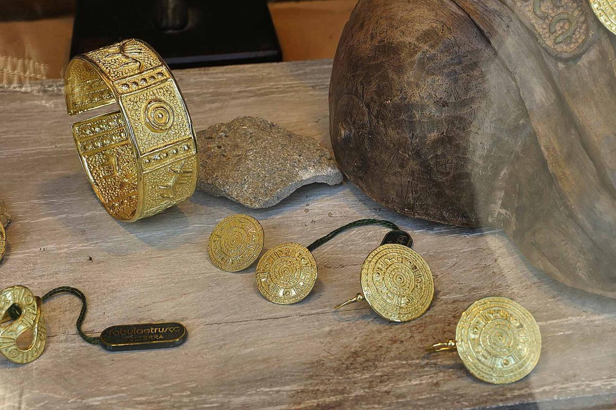 Fabula Etrusca - l’oro di Volterra tra archeologia e maestria Fabula Etrusca - l’oro di Volterra tra archeologia e maestria