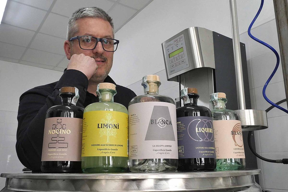 Gli infusi montani del Liquorificio Gentile a Carlopoli Gli infusi montani del Liquorificio Gentile a Carlopoli