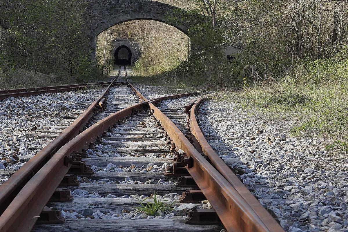 La stazione ferroviaria di Bianchi – irreale solitudine e il senso dell’attesa