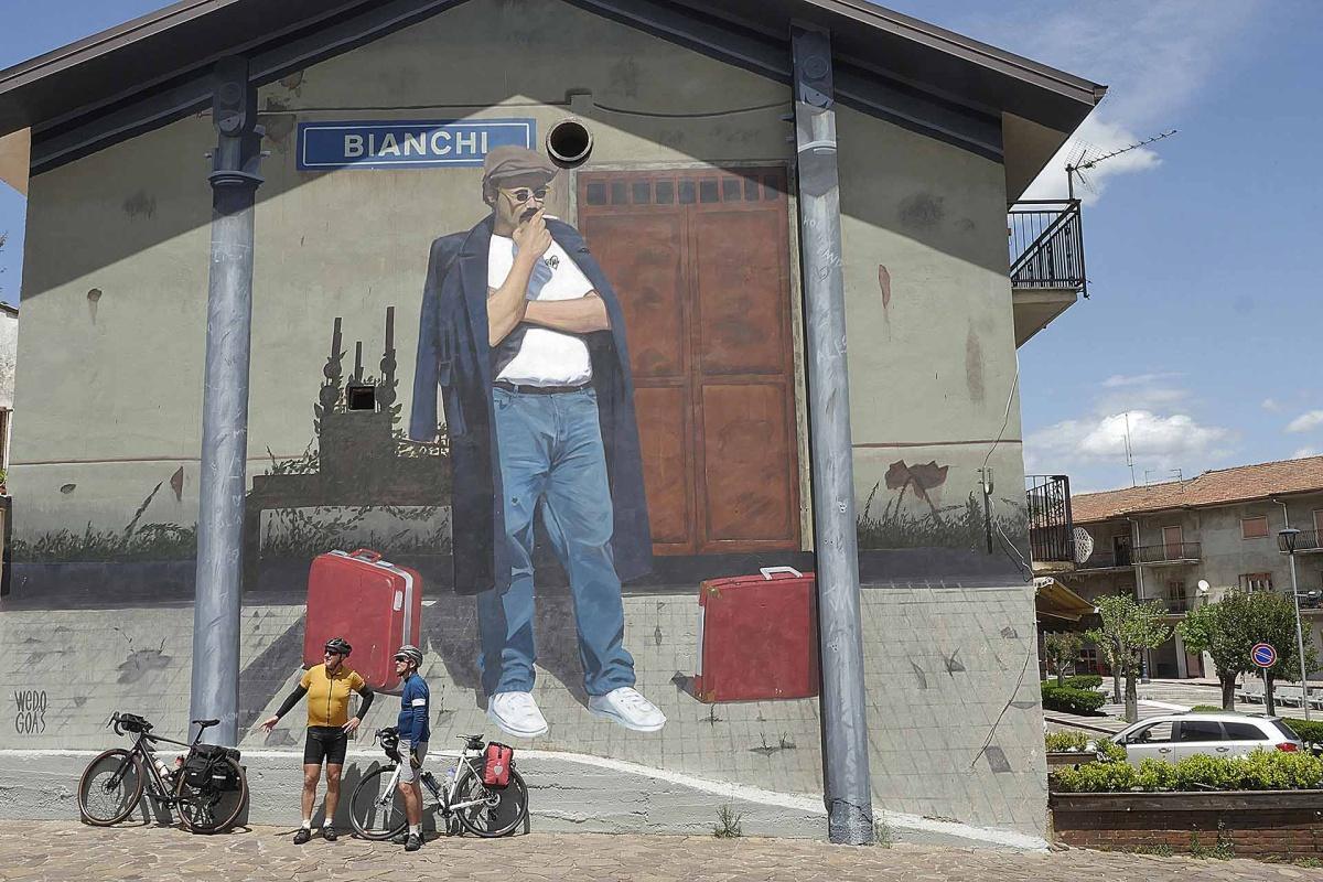 La stazione ferroviaria di Bianchi – irreale solitudine e il senso dell’attesa
