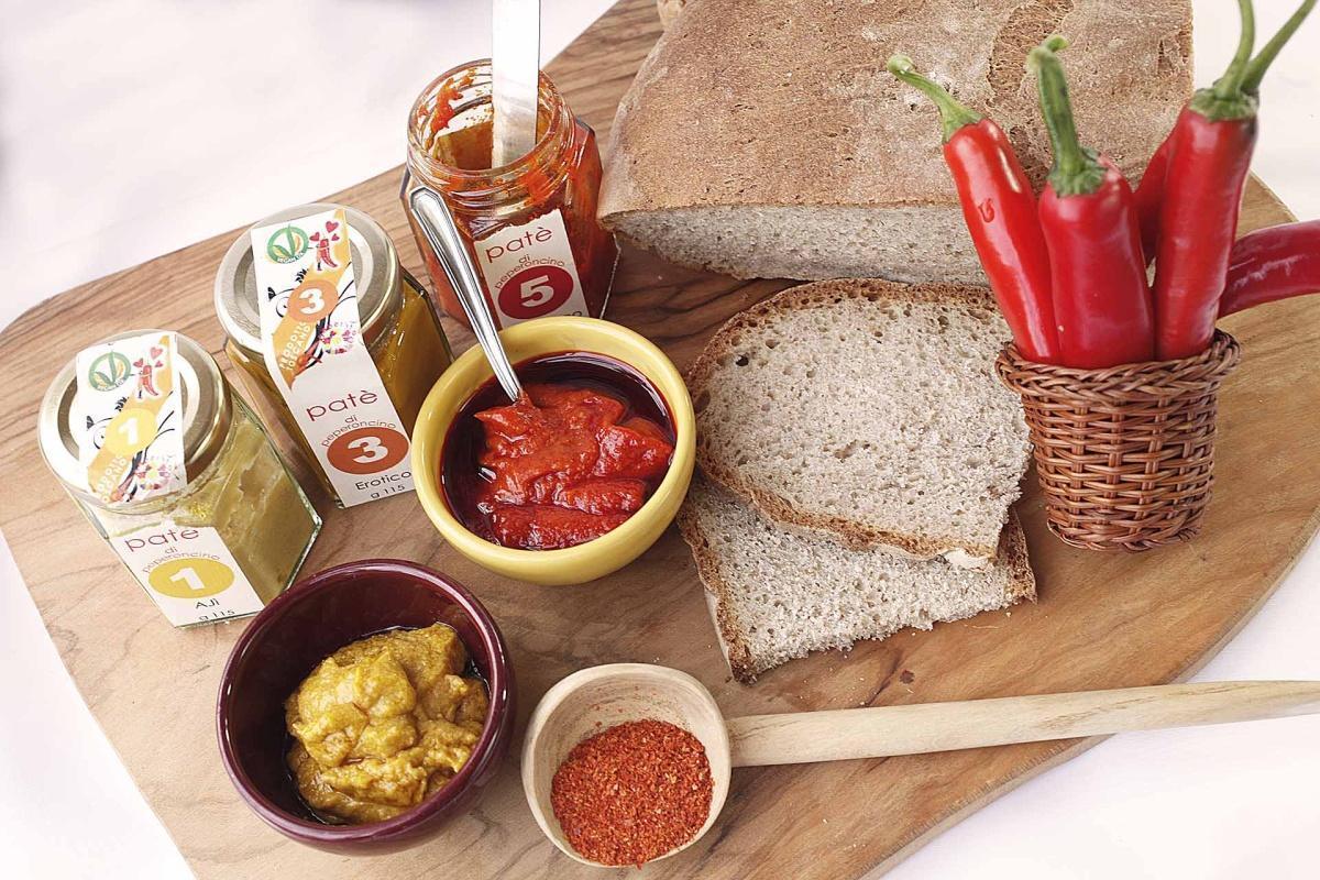 Peperita a Bibbona - la coltivazione biodinamica del peperoncino Peperita a Bibbona - la coltivazione biodinamica del peperoncino