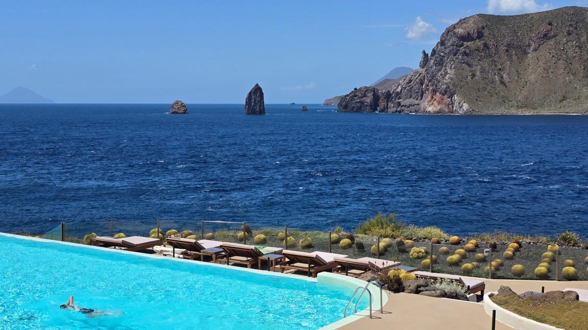 Therasia Resort Sea & Spa – Vulcano tra mare e pietra lavica Therasia Resort Sea & Spa – Vulcano tra mare e pietra lavica