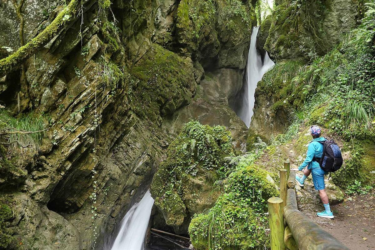 Cascata del Demonio a Rotonda - l’urlo del Fosso Paraturo Cascata del Demonio a Rotonda - l’urlo del Fosso Paraturo