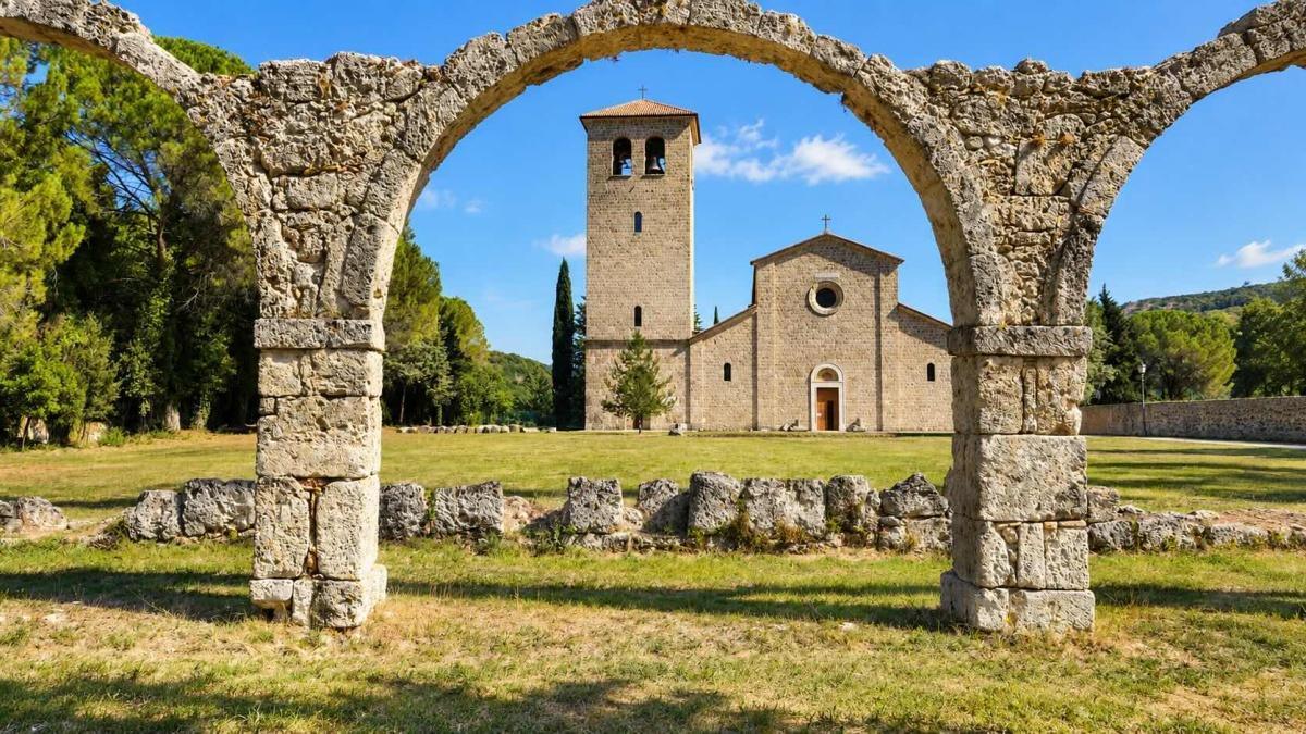 San Vincenzo al Volturno - Tra abbazia, archeologia e Mainarde