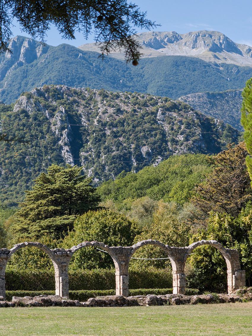 San Vincenzo al Volturno - Tra abbazia, archeologia e Mainarde San Vincenzo al Volturno - Tra abbazia, archeologia e Mainarde