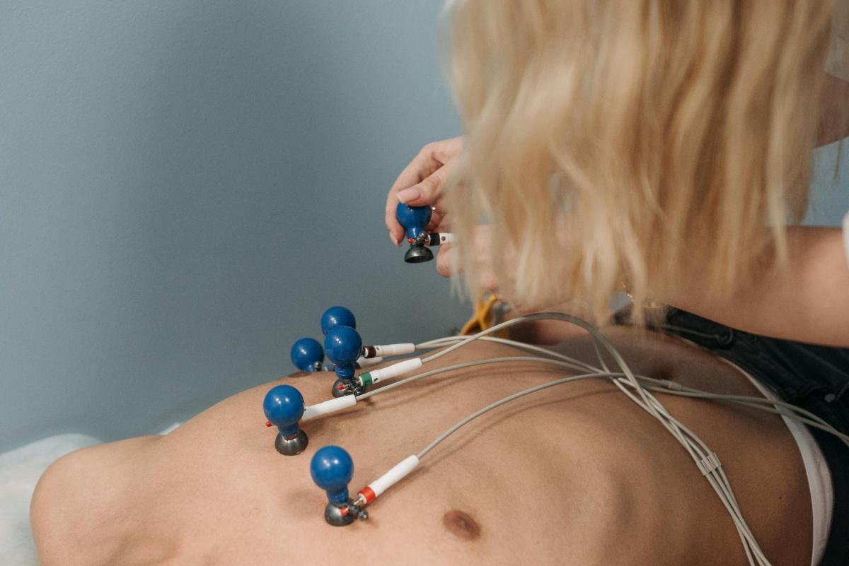 ECG (con esito urgente 40 min) 