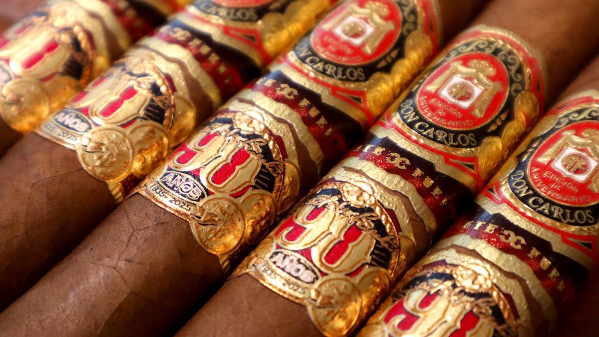 Dos capas que envuelven 90 cigarros únicos 