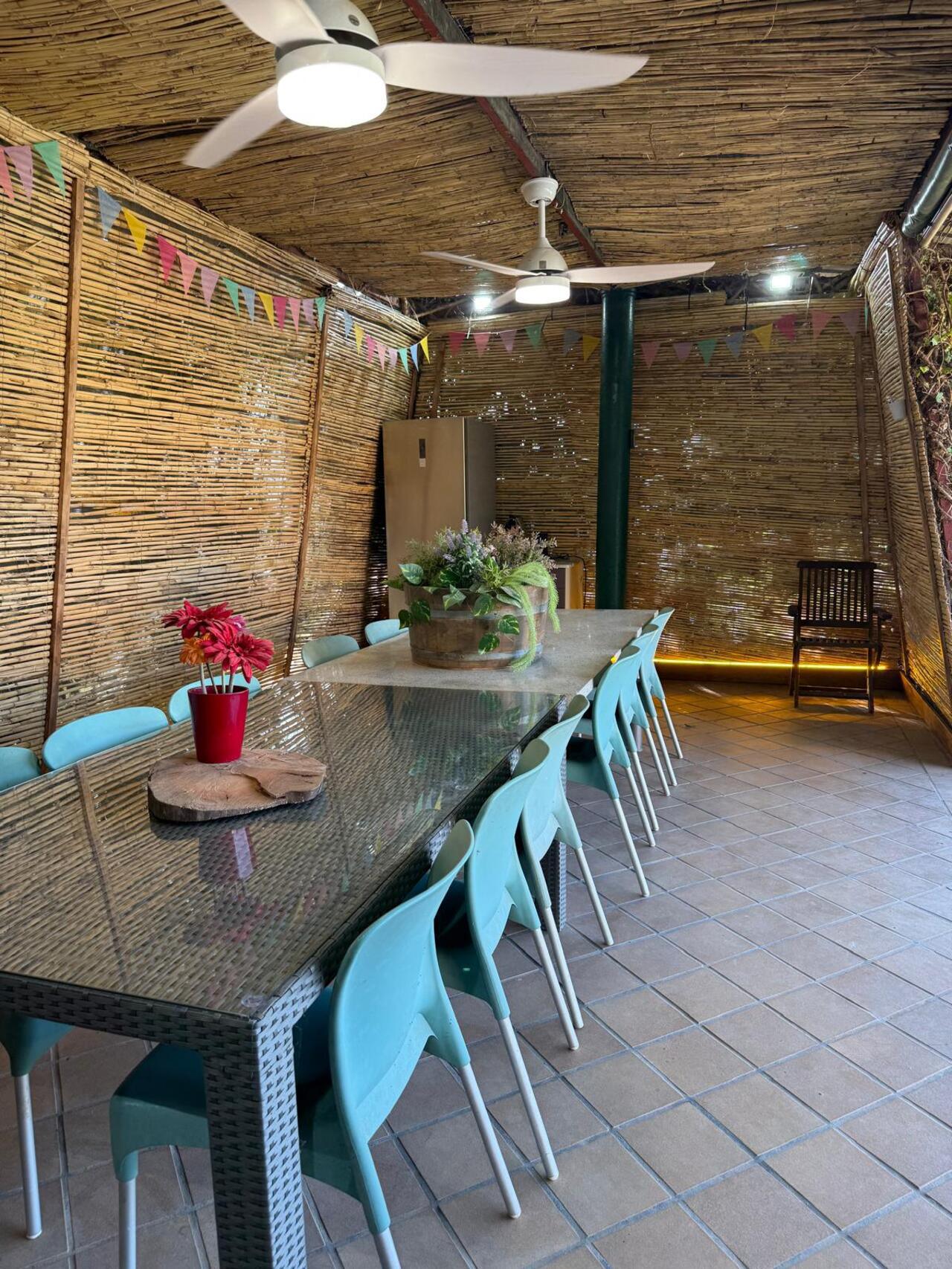 Zona coberta per a menjars