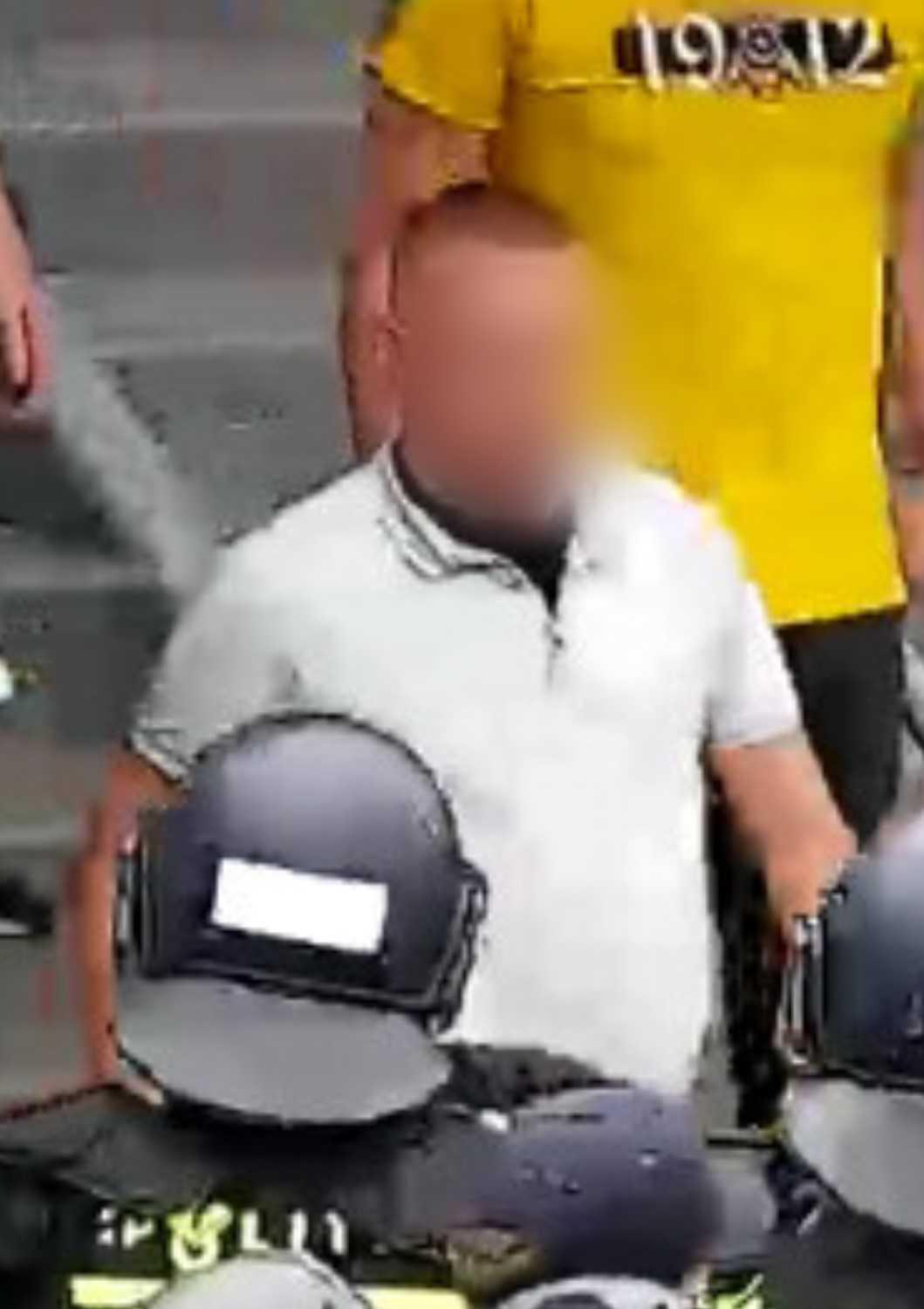 Zeven aanhoudingen voor openlijke geweldpleging na ongeregeldheden in de Kuip Zeven aanhoudingen voor openlijke geweldpleging na ongeregeldheden in de Kuip