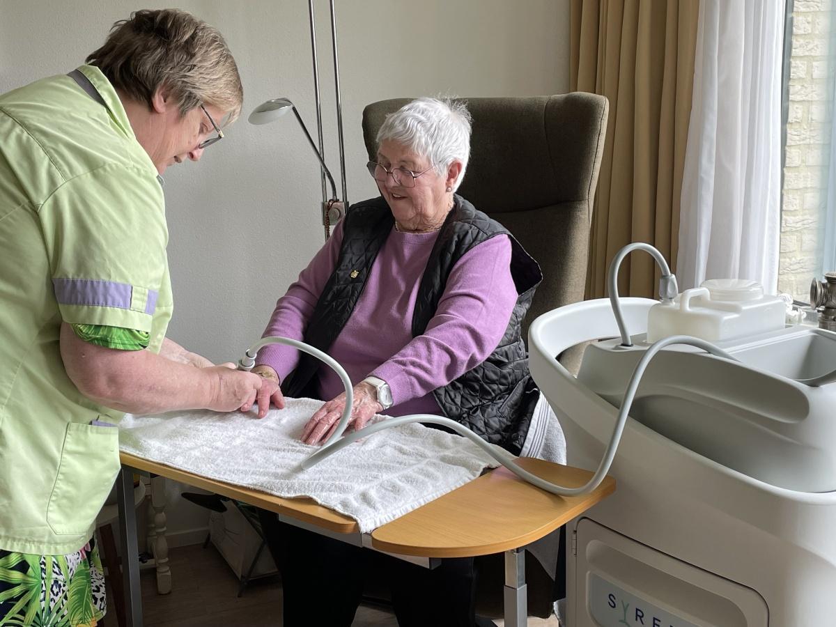 Park Zuiderhout introduceert innovatief douche-in-bed systeem in ouderenzorg Park Zuiderhout introduceert innovatief douche-in-bed systeem in ouderenzorg