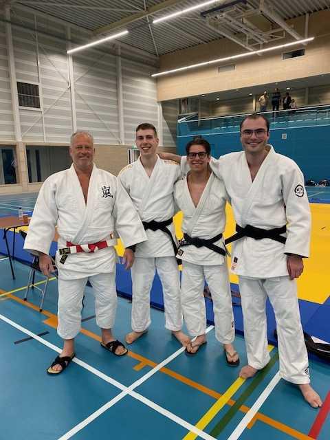Arashi-judoka’s succes op het zwarte band examen