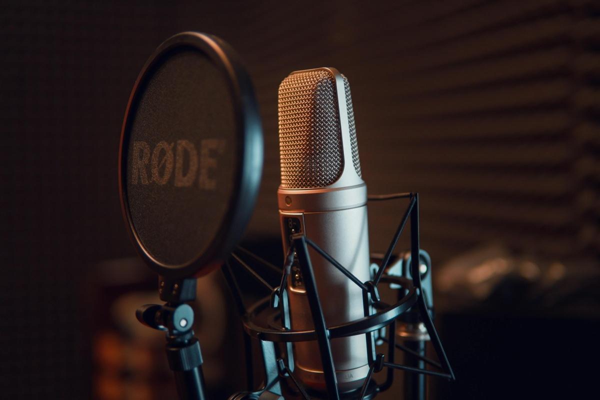 Voice-over artiest nodig in Breda? Ga naar De Breda App bedrijvengids