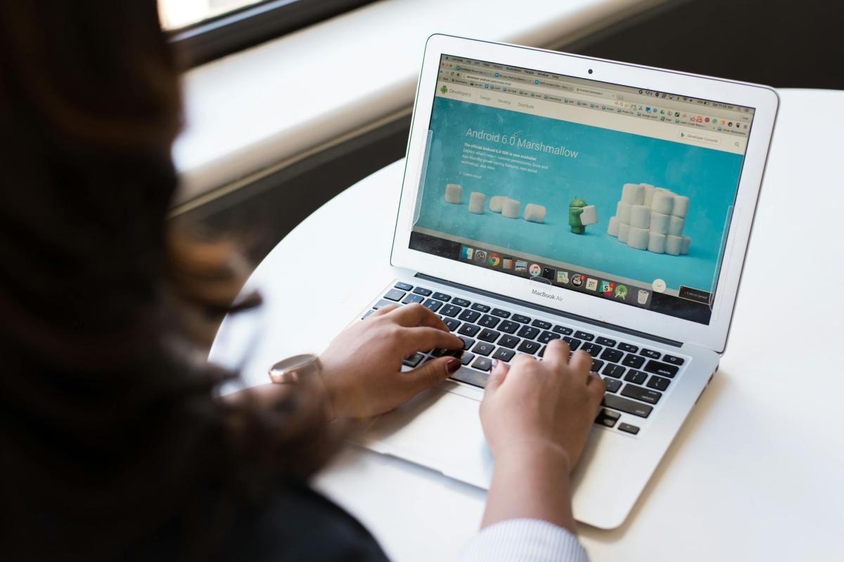 Webdeveloper (frontend/backend) nodig in Breda? Ga naar De Breda App bedrijvengids