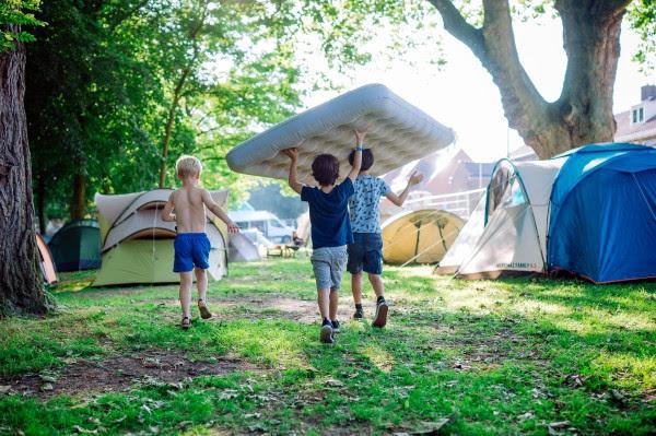 Buurtcamping zoekt gedreven vakantie buurtjes die vakantie willen vieren in Bredase parken