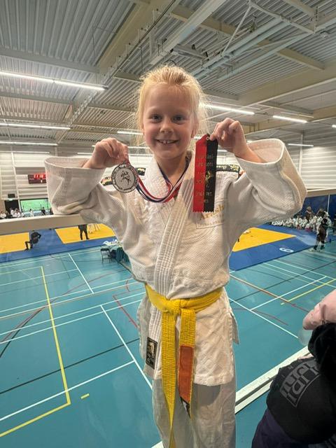 Judo zilver voor Verah Bongers op sprokkeltoernooi Judo zilver voor Verah Bongers op sprokkeltoernooi