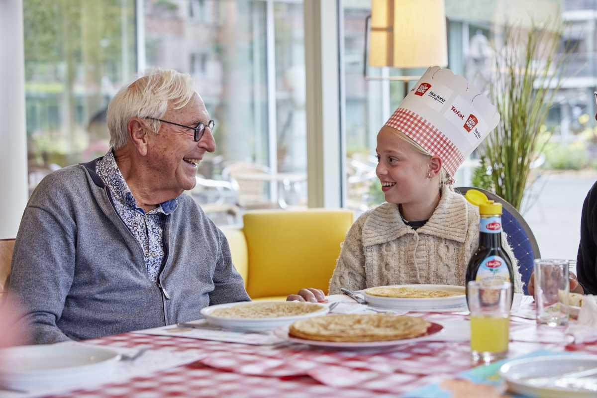 Vijf Bredase basisscholen bakken heerlijke pannenkoeken voor ouderen Vijf Bredase basisscholen bakken heerlijke pannenkoeken voor ouderen