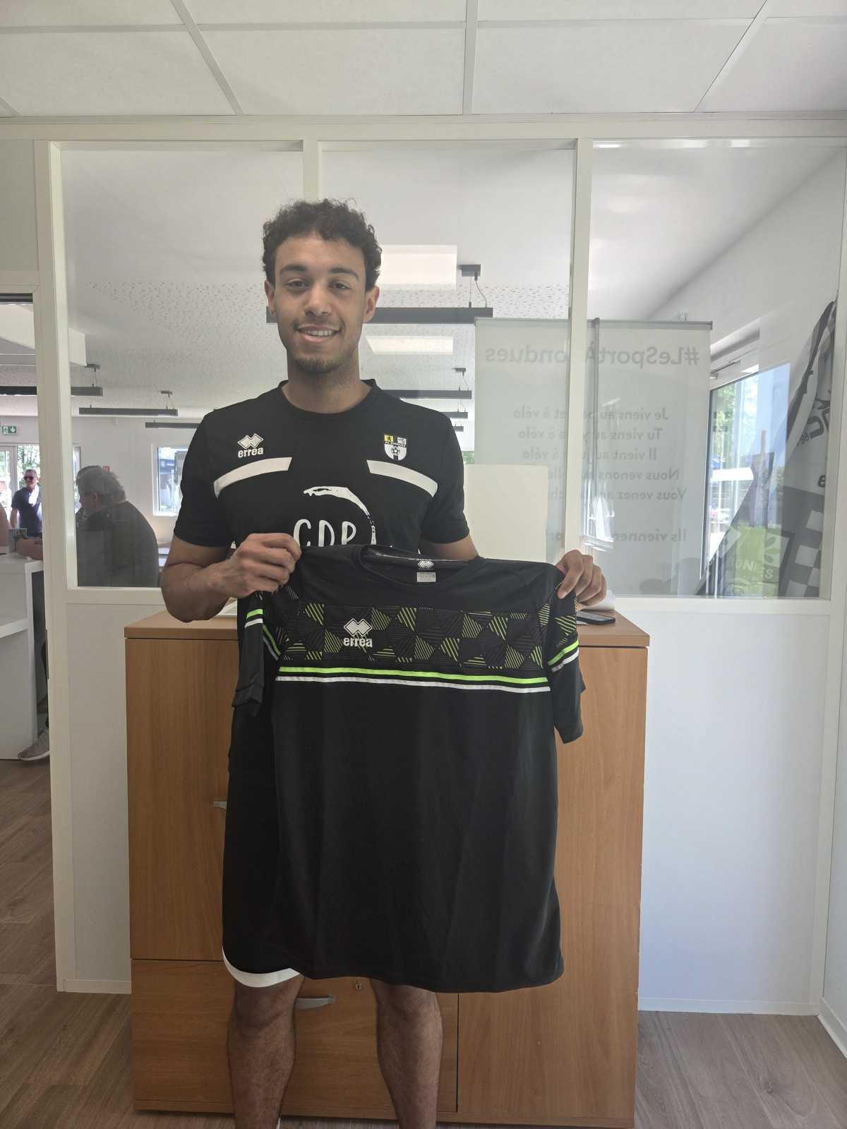 Les gagnants du concours reçoivent leurs tenues du club !