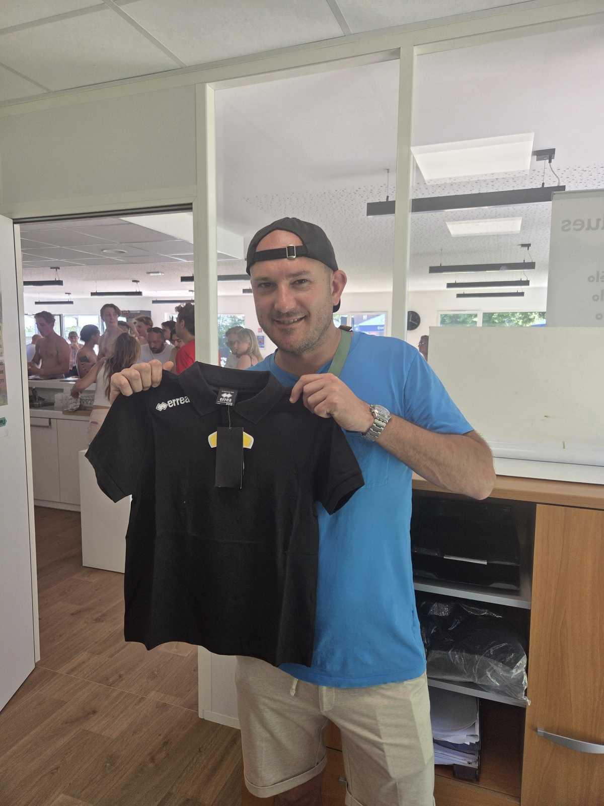 Les gagnants du concours reçoivent leurs tenues du club !