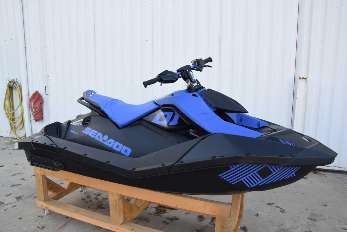 SEADOO Spark Trixx 2 up + remorque (neufs 2023) - 9 999 €