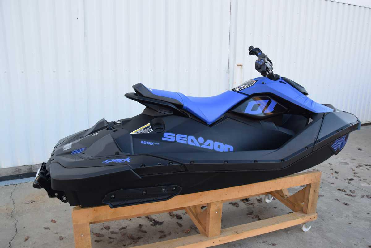 SEADOO Spark Trixx 2 up + remorque (neufs 2023) - 9 999 €