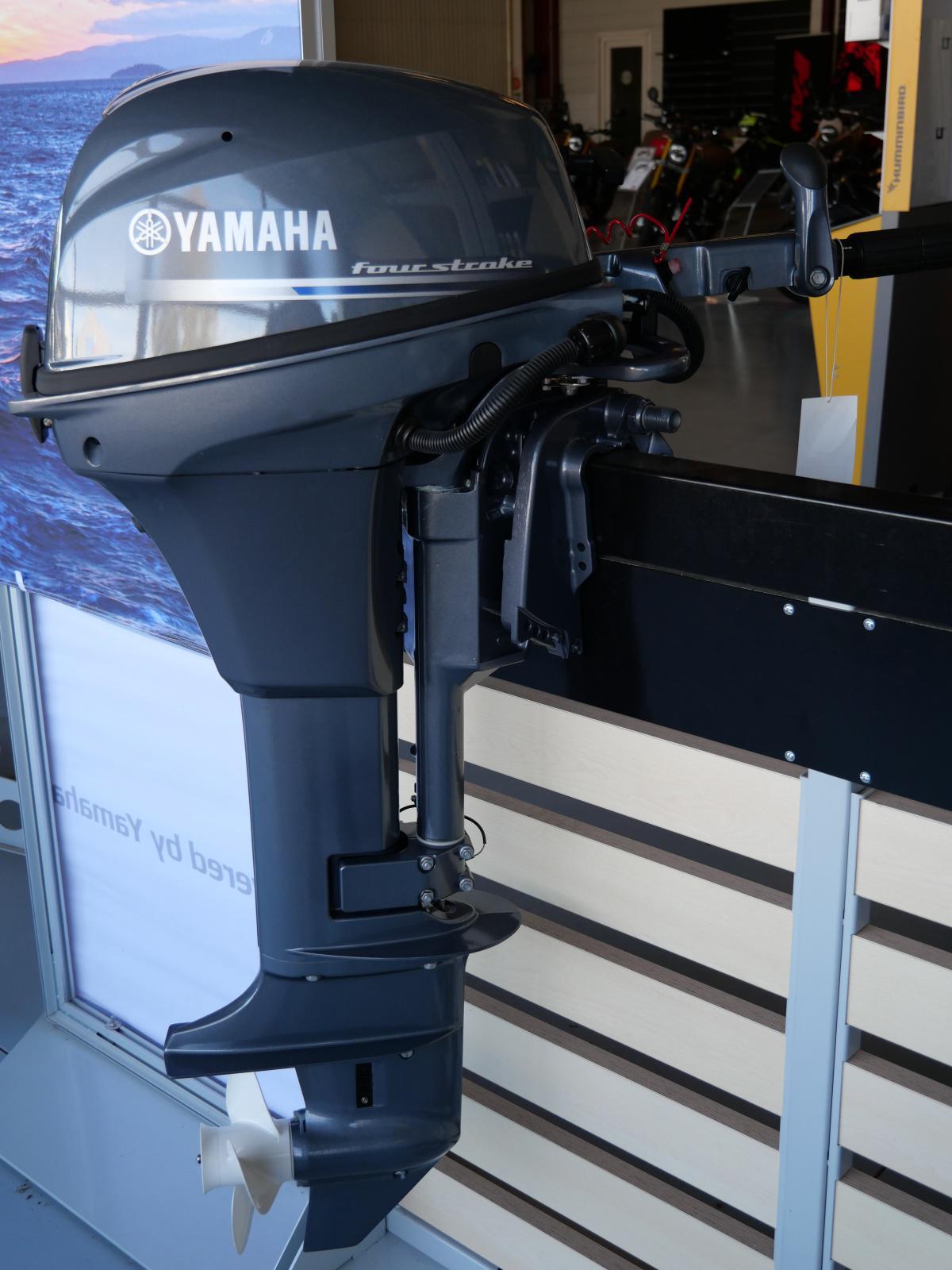 YAMAHA 6 cv 2 Cylindres Arbre Long - 3300 €