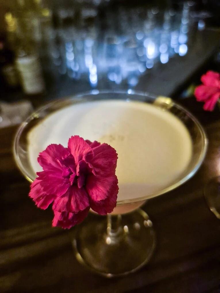 Gossip Cocktail Lab 4,4⭐