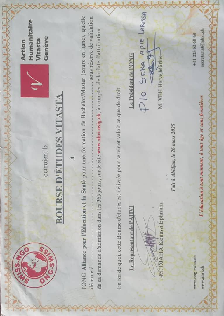 DISTRIBUTION DE BOURSES D'ETUDE