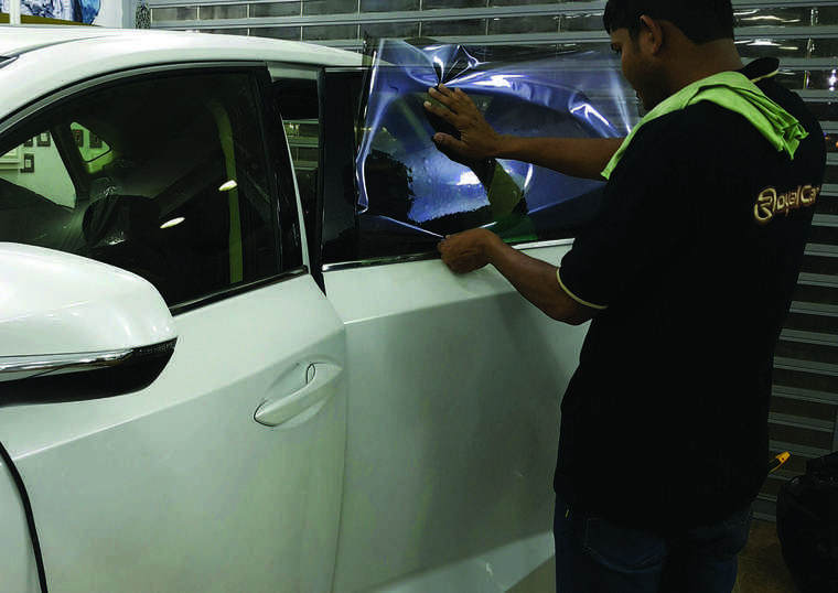 HEAT PROTECTION WINDOW FILM FOR CARS